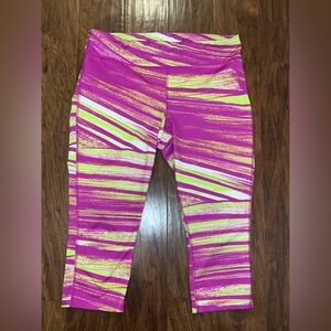 LIKE NEW Xersion Women’s Fitted Workout Cropped Leggings - Sz Large